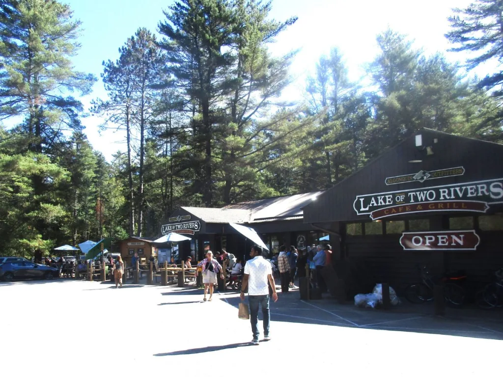 Two Rivers Cafe and Store in Algonquin Provincial Park